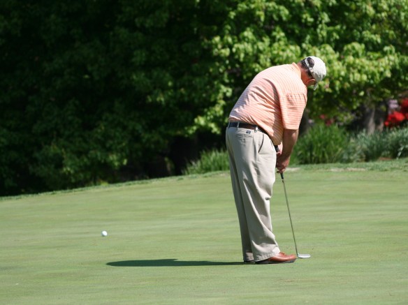 Moe Putting 17 N