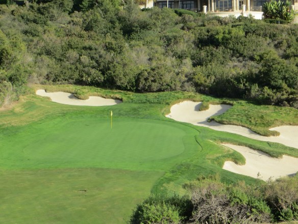 Precision required on the approach down the hill to #18