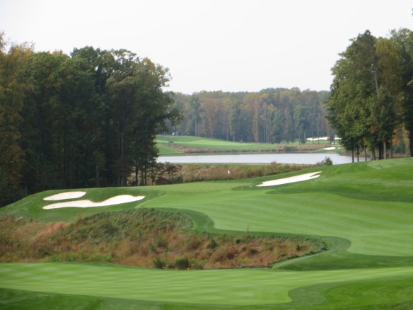 The composition of the Par 4 6th brings out the artistry in their design.