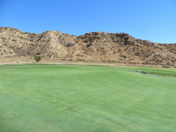 Slope, contour, and seamless integration of the greens into the fairways